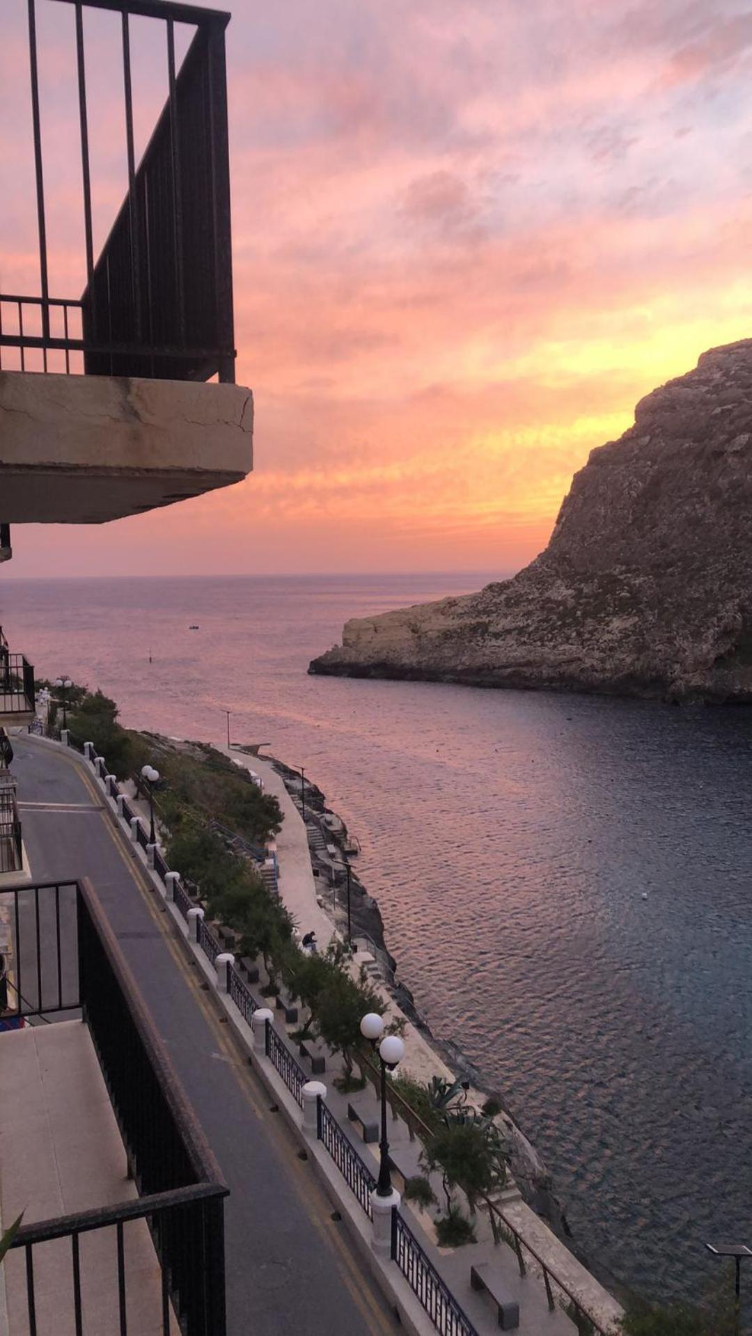 Seafront Apartment With Amazing Sunset View Xlendi Kültér fotó